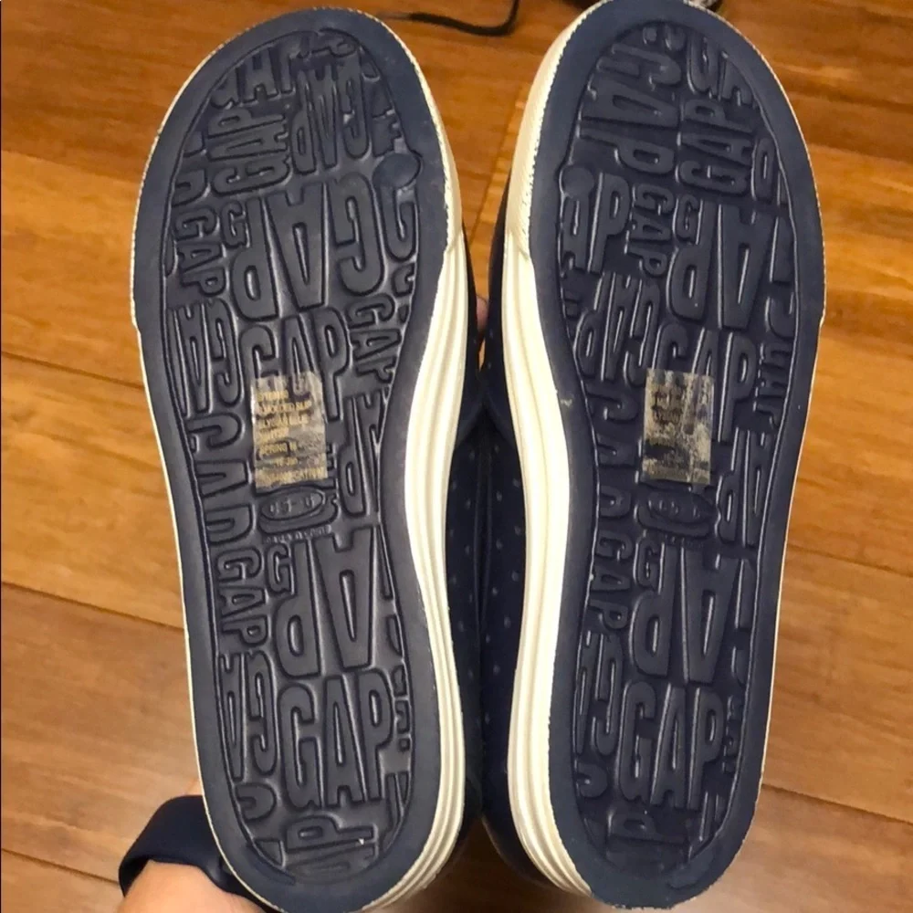 NWOT GAP boys water shoes size 5/6